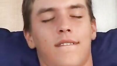 Cody gets a Blow job - Gayboy.ca