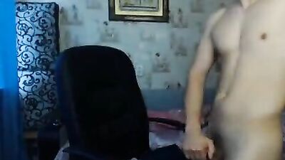 Naked hottie wanking on cam