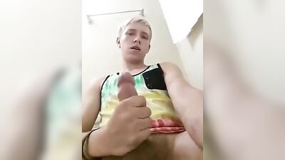 Hot guy shoots his load