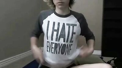 Shave boy jerks off on cam