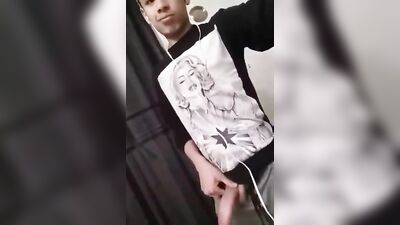 CUTE GUY SHOWS HIS DICK
