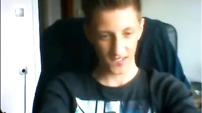 19yo wanks for his girlfriend