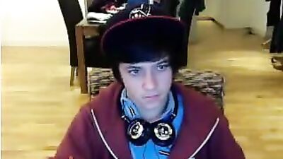 Garoto Masturbando no Omegle - Fetish Amateur Action!