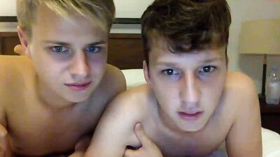 Blond Eye Watcher - A Gay Porn Web-Cam Video