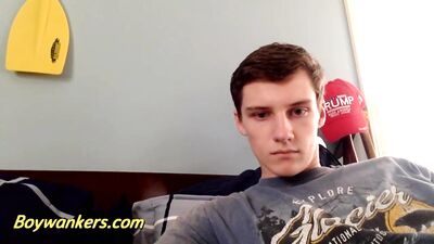 Gay Porn: Sexy Dude Cums for Beautiful Butt Action!