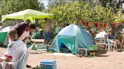 RENESSE 2016 Short CFNM scene.