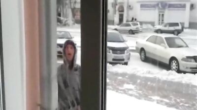 Junger spanner wichst