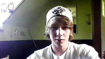 Sexy boy jerking off and cumming on his abs