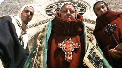 FRATELLO SOLE, SORELLA LUNA. NIP (nude in public).