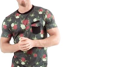 Muscular hottie loves to tease