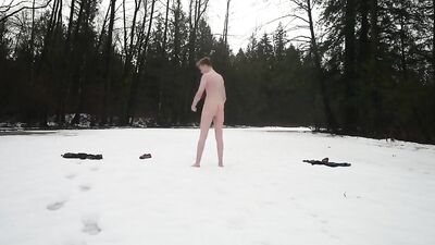 Strips and remains naked in the snow