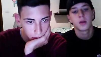 Fast handjob before her boyfriend comes back