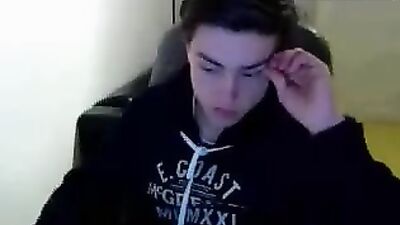 Just a horny str8 boy