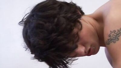 Enrico Cruiz Goes Bareback