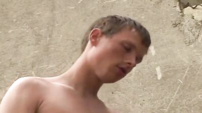 Twink Goes Raw Outdoor