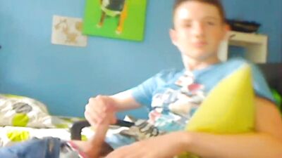 Beautiful wanker boy very hot on cam