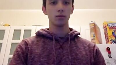 CUTE EUROBOY SHOW HIS ASS AND JERK OFF IN WEBCAM