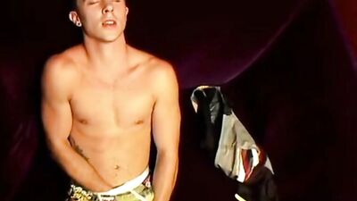 Undie Twinks: Kelly Cooper Jacking Off In Hot Undie