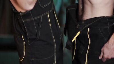 Bare Sex In The Car Garage