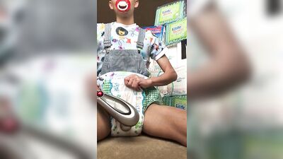 Jerking in diapers^^