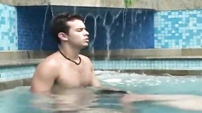 Hot ragazzi brasiliani in piscina