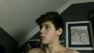 UK teen boy shows hot body while wanking