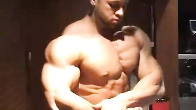 Muscle man posing sexy