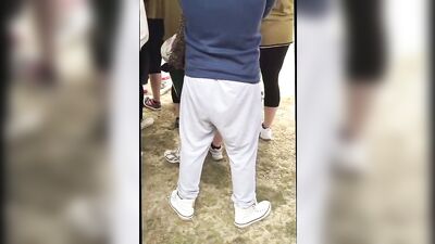 Pantsed in public lol