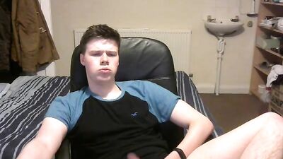 Cute college dude- more @ gayboy.ca