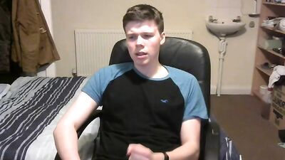 Cute college dude- more @ gayboy.ca