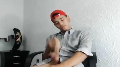 Exhibitionist in CAM - more @ Gayboy.ca