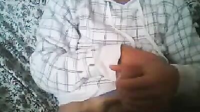 Sexy Cutie Masturbates and Cums on Cam