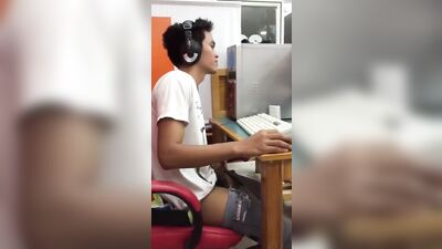 Cyber Cafe Cum Shots: Asian Amateurs Get Jerked!