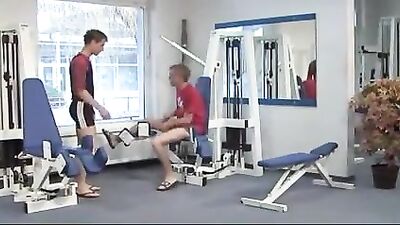 Bareback Big Cocks Cum Shots: Fitness Studio Fuck Fest