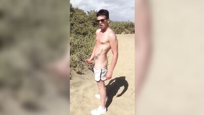 Handjob in Public - Amateur Fun at Beach