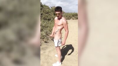 Handjob in Public - Amateur Fun at Beach