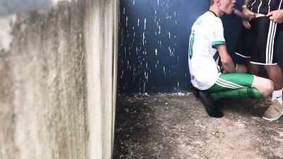 Public Fucks: Amateur Bareback Action