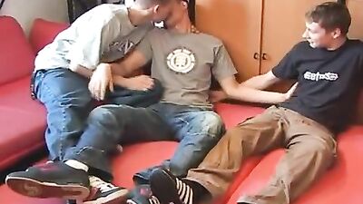 Skater Boys Threesome Porn: Gay Tube Teen Adventure