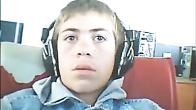 Gangbang Twink Boy Porn - Under the Desk Wanker!