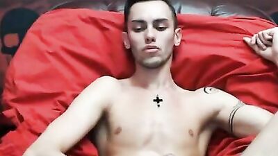 Euro Cam Boy Turns Up The Heat In New Gay Porn Video!