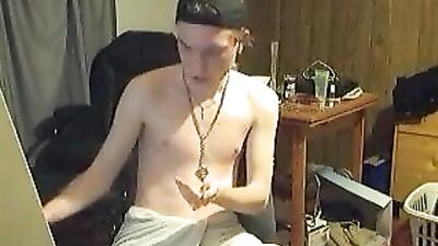 He Rubs the Lotion: An Amateur Web-Cam Solo Show for Gay Porn Lovers