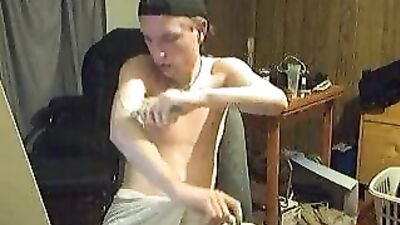 He Rubs the Lotion: An Amateur Web-Cam Solo Show for Gay Porn Lovers