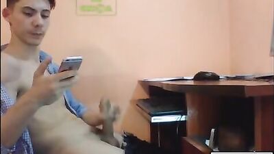 Cumming with Nickuncut21 - A Gay Porn Experience!