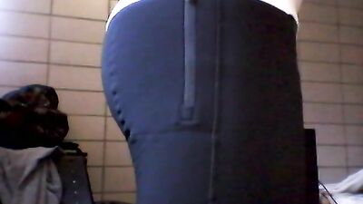 In skinny pants going to the gym for squatting - Ass Play Solo