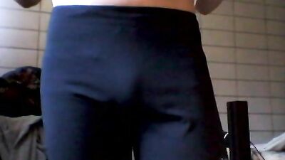 In skinny pants going to the gym for squatting - Ass Play Solo