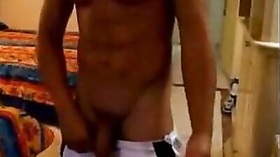 Gay Muscle Men Showdown - Str8 Shows His Meat!