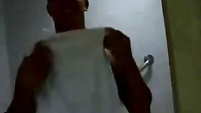 Gay Muscle Men Showdown - Str8 Shows His Meat!