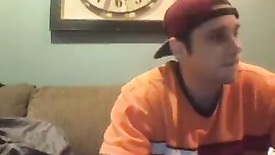 Jerky Athletic Guy: Action-Packed Bareback Fun @ Gayboy.ca!