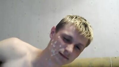 Fresh cum on his lovers face: Amateur Cam Web-Cam Cumshots