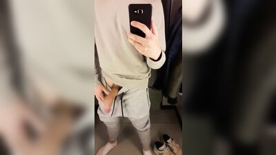 Big Cock Amateur Cumshots: Boy With A Surprise Ending!